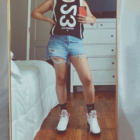 Boy’s Jordan 5 Fire Red 2020 Release - Picture 6 of 12